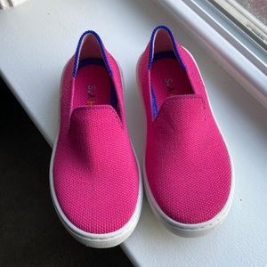 VGUC Rothys Bubblegum sneakers for kids - size 10